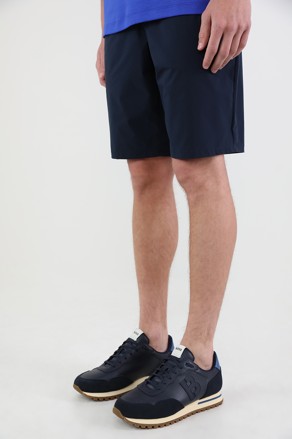 תמונת כל הלוק של נעלי סניקרס פארקור